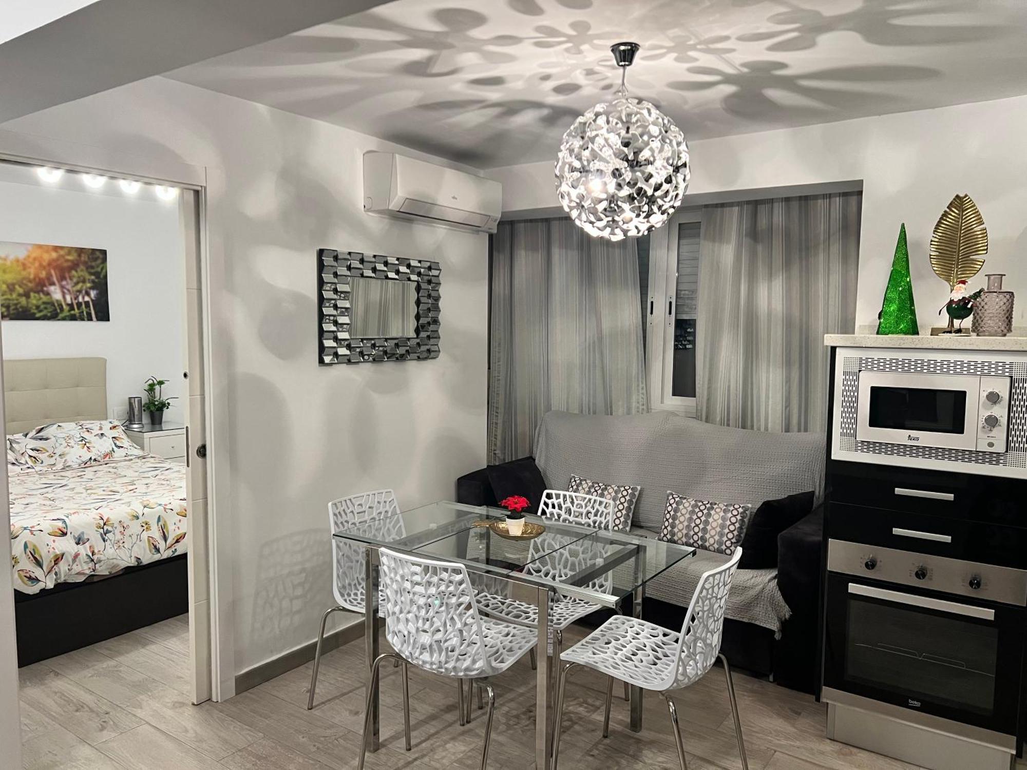 Enzo Apartment Seville